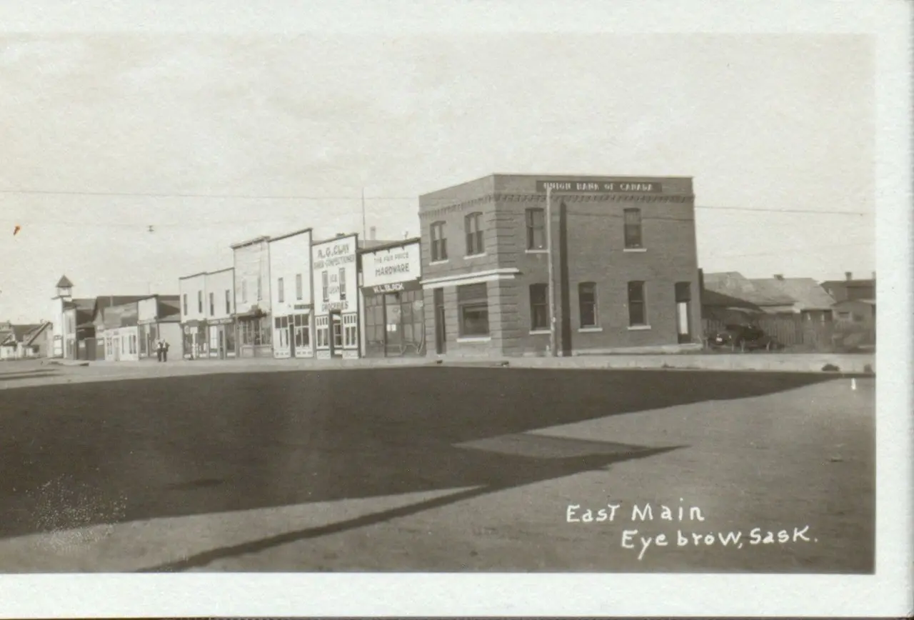 East Main Street with Union Bank of Canada, about 1915